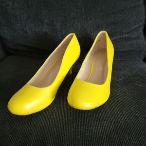 Yellow DreamPairs Pumps